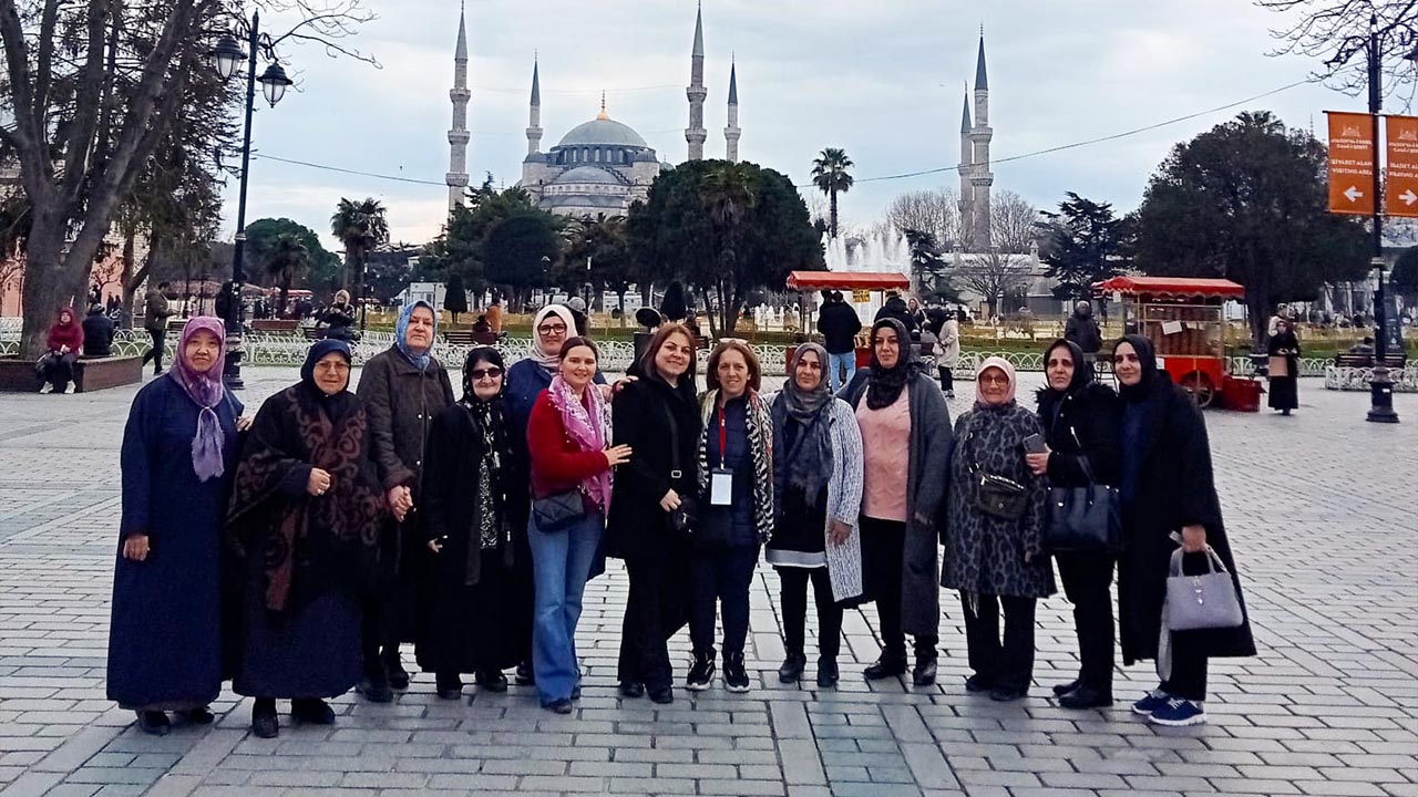 Yalova Ciftlikkoy Belediye Kadin Istanbul Cami Ibadet Gezi (5)