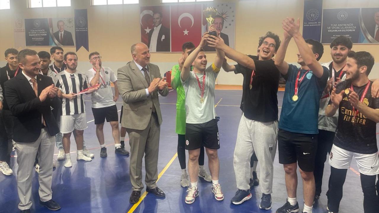 Yalova Cinarcik Belediye Baskan Numan Soyer Futsal Turnuva Final (4)