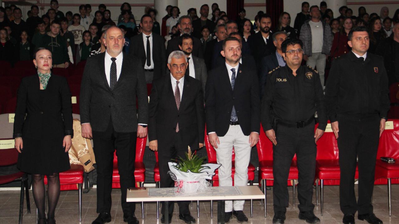 Yalova Jandarma Ilce Belediye Baskan Kaymakam Istiklal Mars Mehmet Akif Ersoy Program (2)