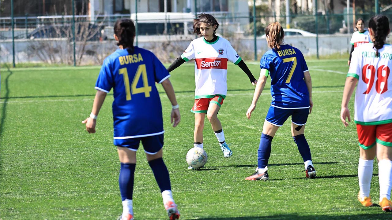 Yalova Bursa Kadin Futbol Lig Mac Sezon Hafta Maglubiyet (2)