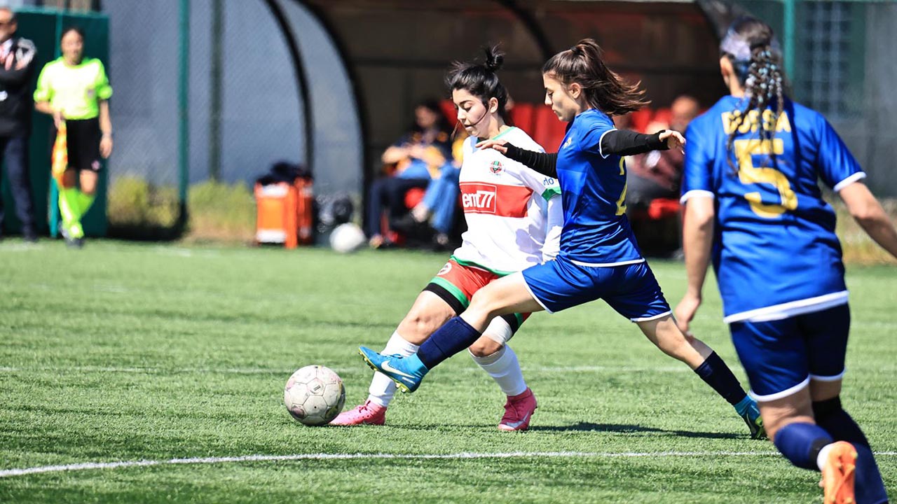 Yalova Bursa Kadin Futbol Lig Mac Sezon Hafta Maglubiyet (3)