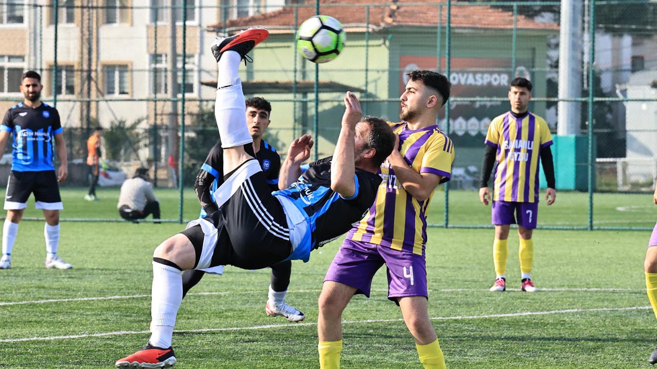 Yalova Caglarspor Samanlispor Gol Galibiyet Mac Futbol (6)