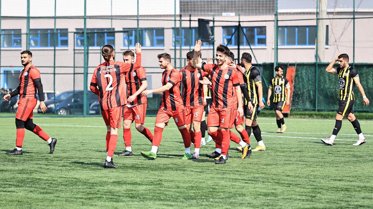 Yalova Ciftlikkoy Cinarcik Belediyespor Super Amator Kume Mac Futbol Derbi (1)