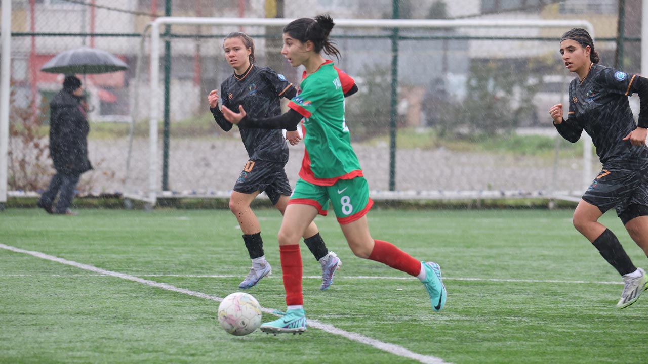 Yalovaspor Soganlispor Bursa Kadin Futbol Mac (3)