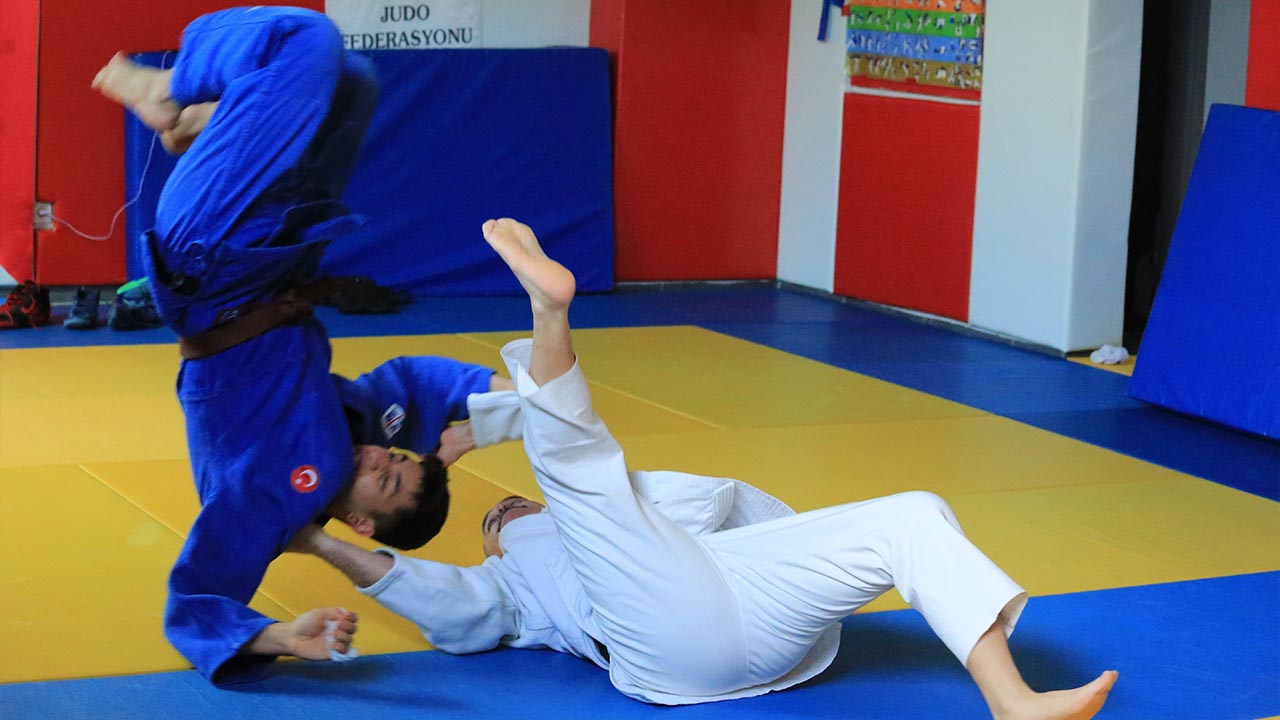 Yalova Spor Gures Judo Dursun Parlak Turk Hava Kuvvetleri (1)