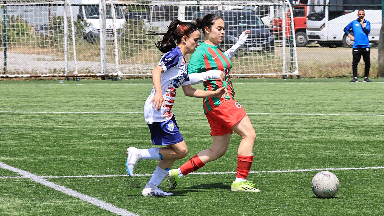 Yalovaspor Kadin Futbol Takim 6 Gol File Ufukspor Bursa Galibiyet (2)