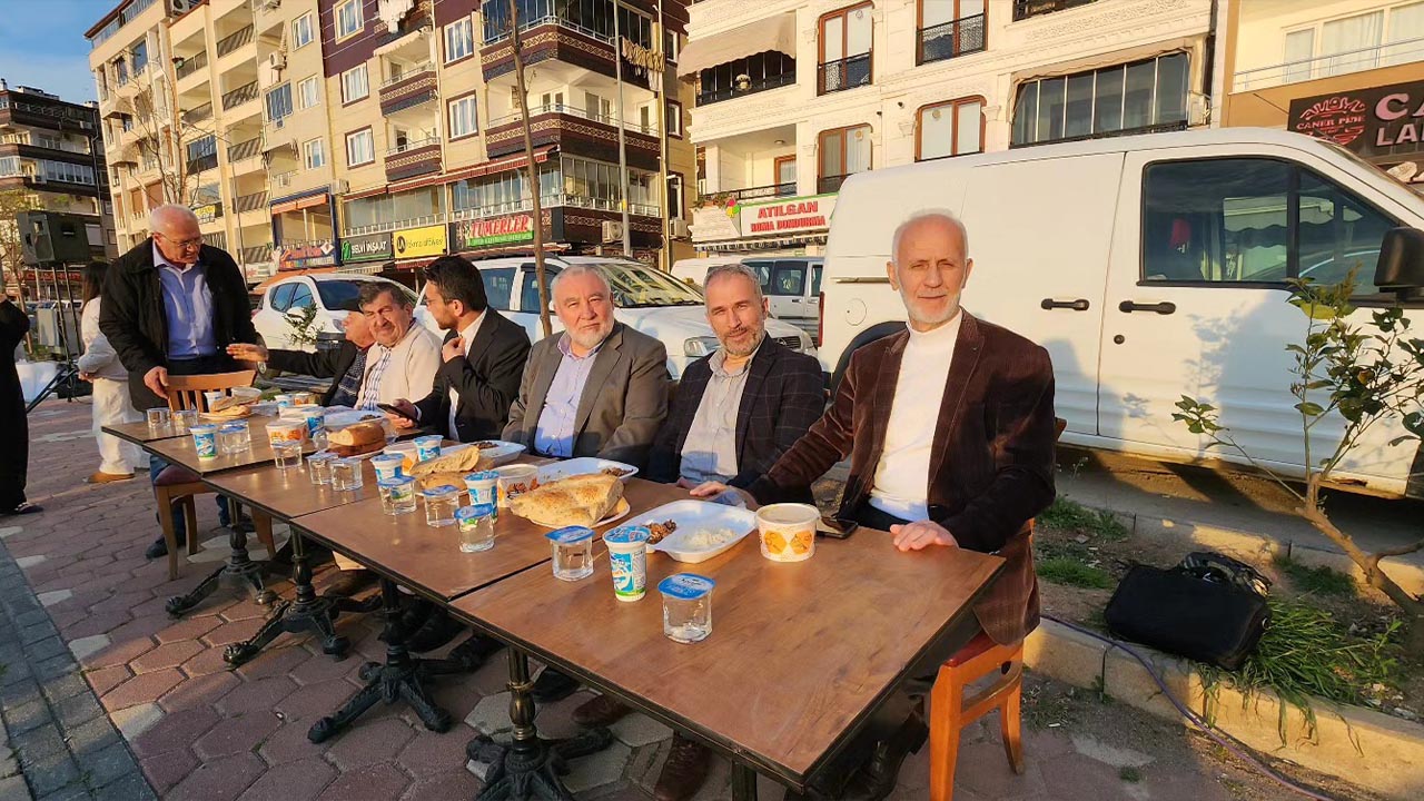 Yalova Cinarcik Esenkoy Belediye Baskan Iftar Yemek (1)