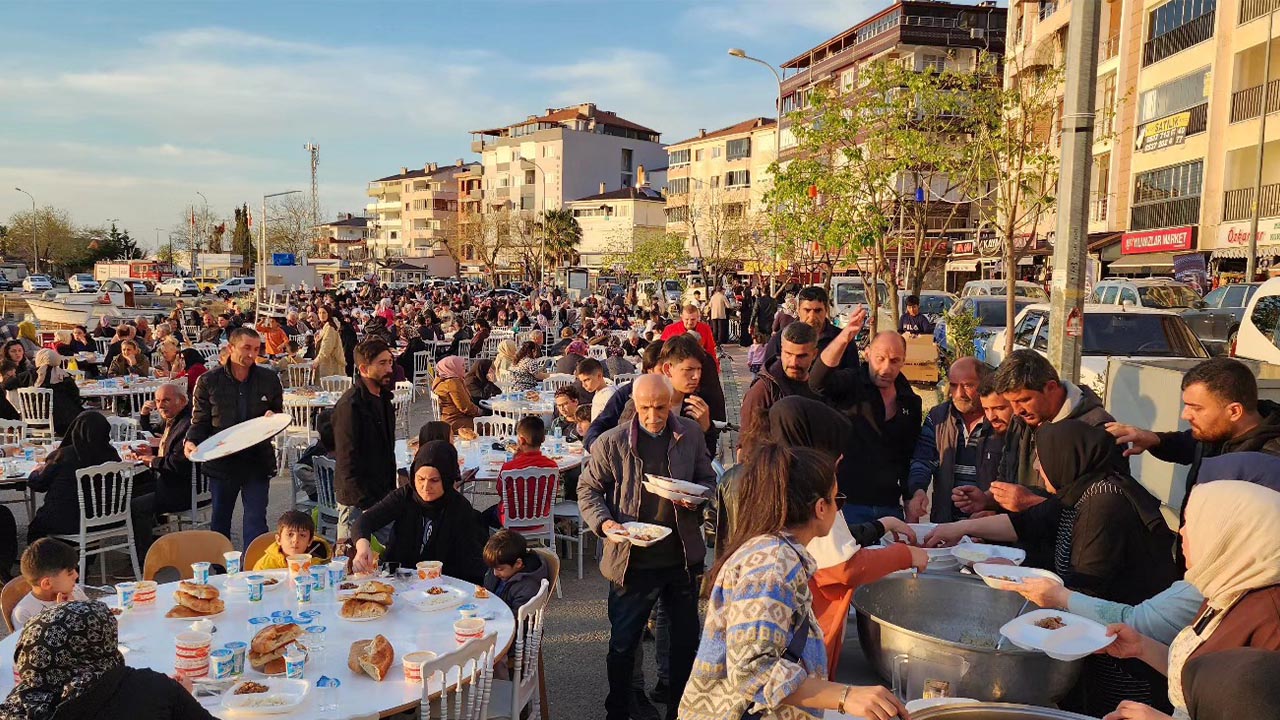 Yalova Cinarcik Esenkoy Belediye Baskan Iftar Yemek (4)