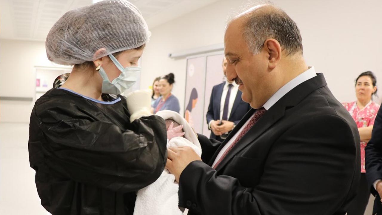 Yalova Il Saglik Mudur Osman Karakus Ebeler Haftasi Ziyaret Hastane (4)
