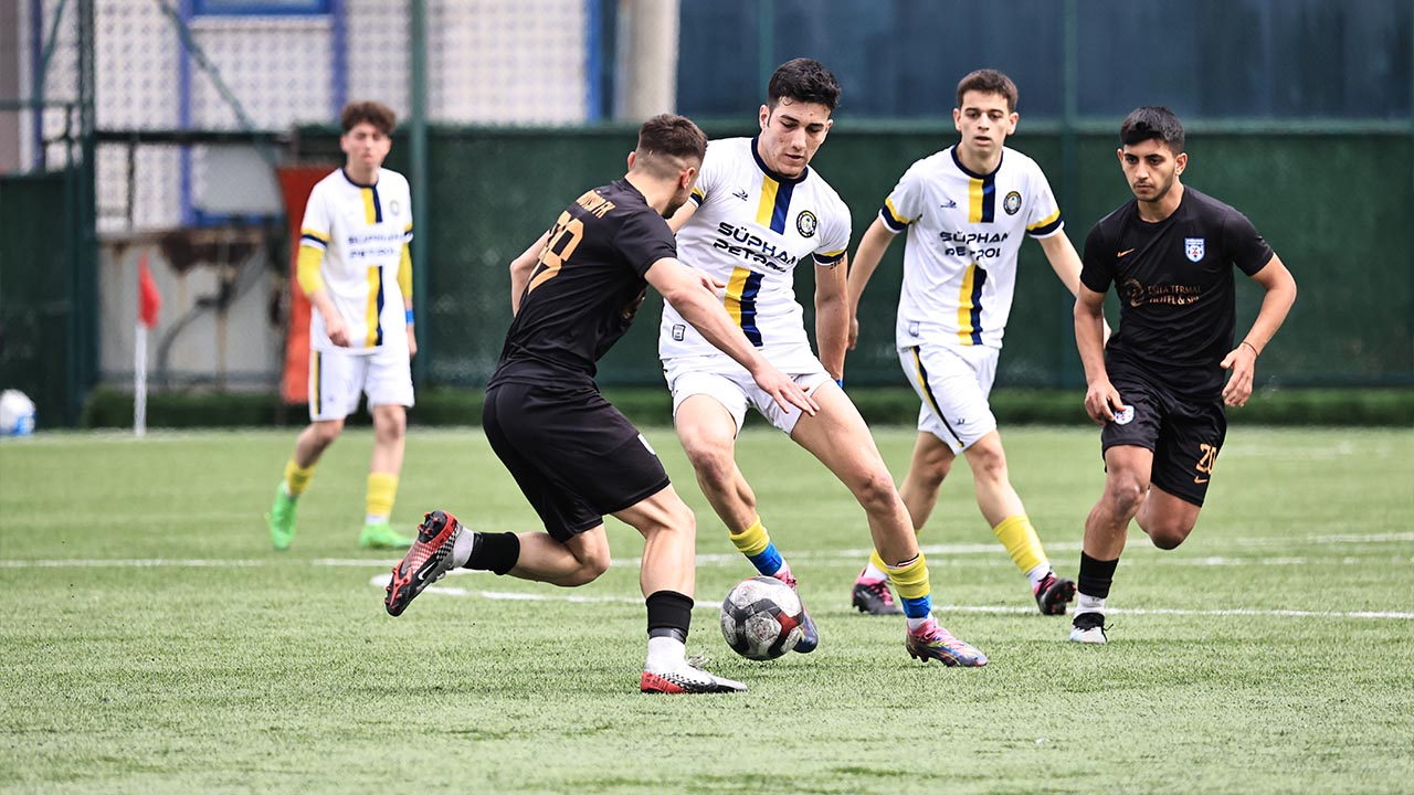 Yalova Acarspor Akkoyspor U18 Futbol Lig Sampiyon (2)
