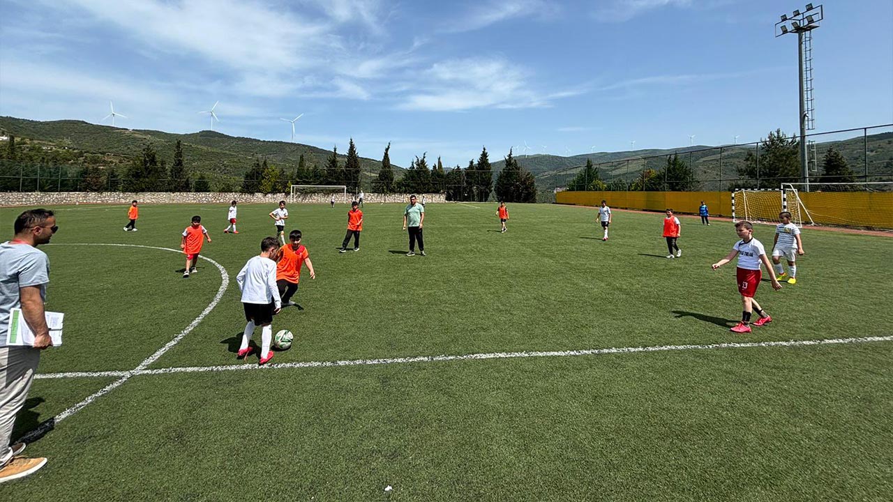 Yalova Armutlu Futbol Solen 23Nisan Kutlama Okul (3)