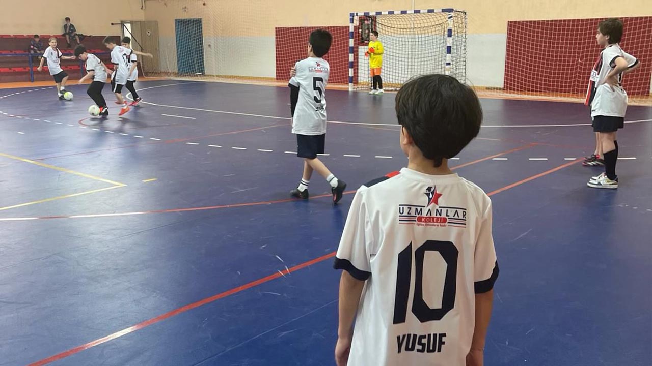 Yalova Futsal Musabaka Erkek Kiz Mucadele Spor Odul Madalya (1)
