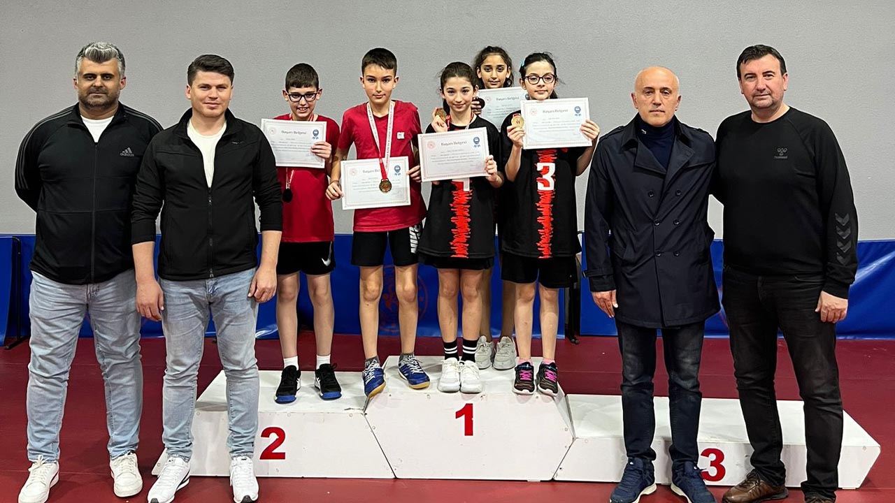 Yalova Turkiye Masa Tenis Mehmet Akif Guclu Okulları Basari Sampiyona Erkek Kiz (6)