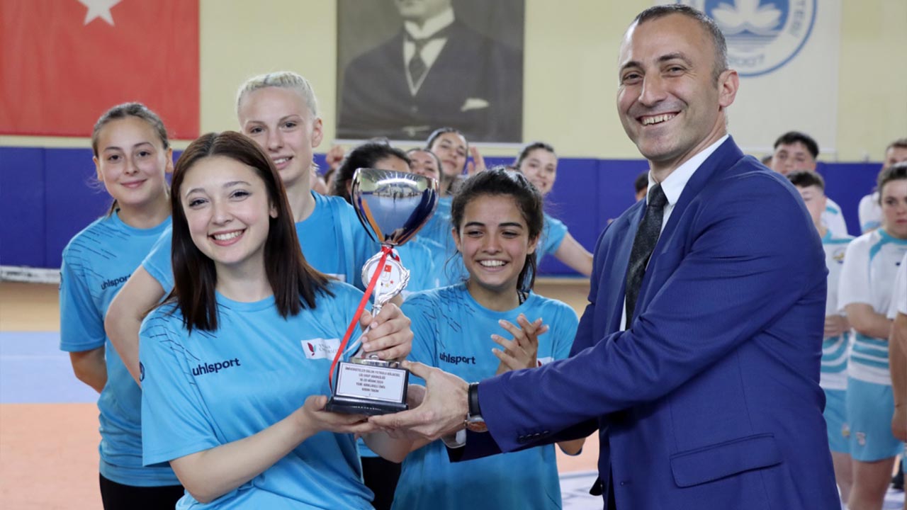 Yalova Universite Spor Federasyon Futsal Sampiyona Kadin Erkek Takim Sampiyon (4)