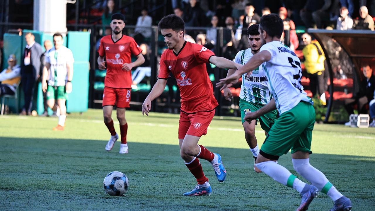 Yalova Sahinspor Kocaderespor Futbol Mac (2)