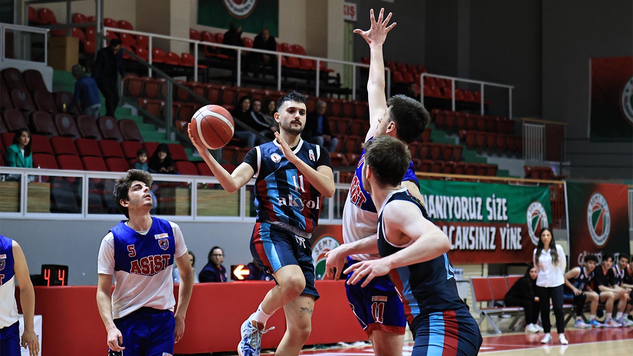 Yalova Universitesi Erkek Basketbol Ebbl Play Off Tur Anadolu Asist Mac Seri Galibiyet (1)