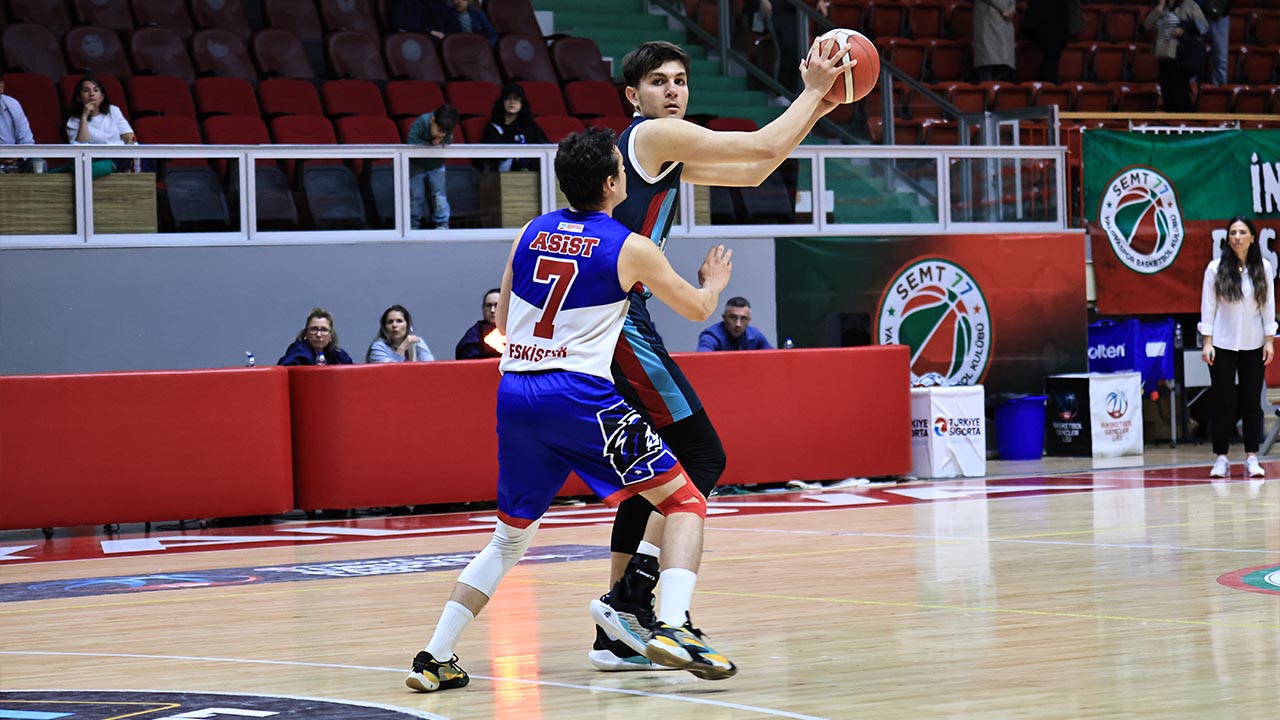 Yalova Universitesi Erkek Basketbol Ebbl Play Off Tur Anadolu Asist Mac Seri Galibiyet (2)