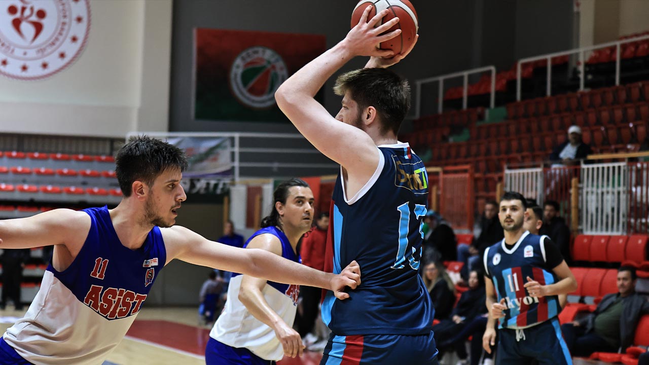 Yalova Universitesi Erkek Basketbol Ebbl Play Off Tur Anadolu Asist Mac Seri Galibiyet (3)