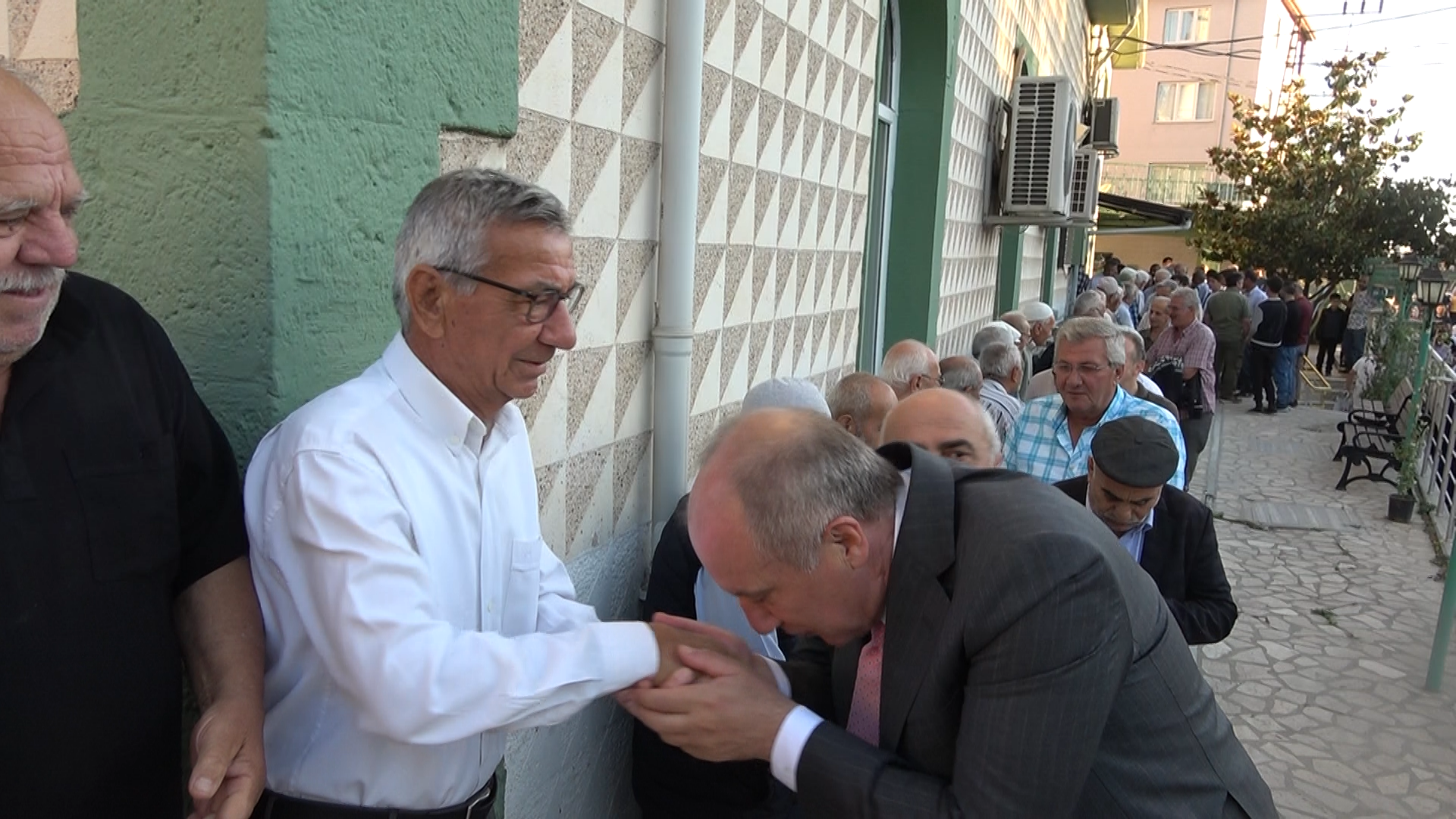 Yalova Elmalik Koy Kurban Bayram Namaz Muharrem Ince (4)