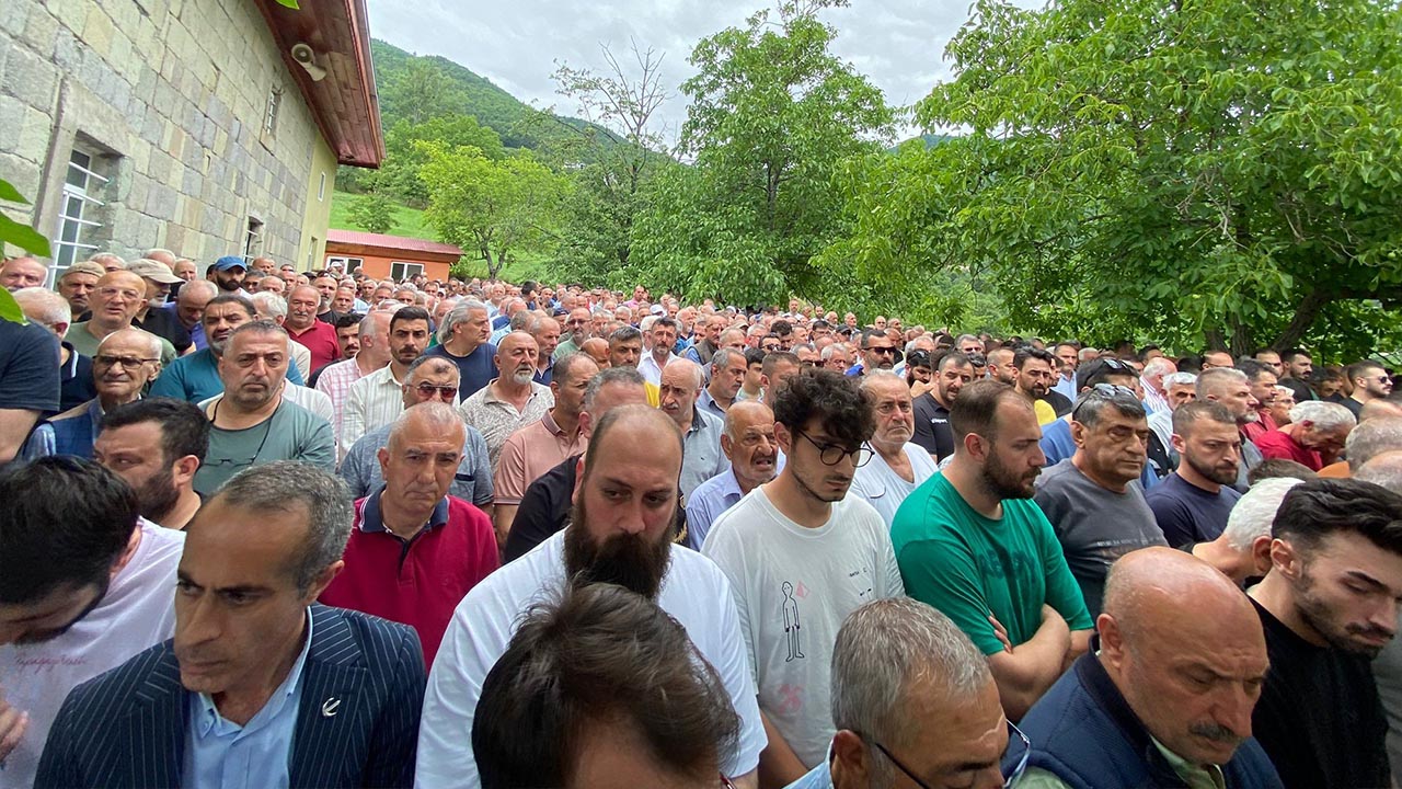 Yalova Riza Artvin Tanisma Kadin Ustegmen Evlilik Oldurulme Cenaze (4)