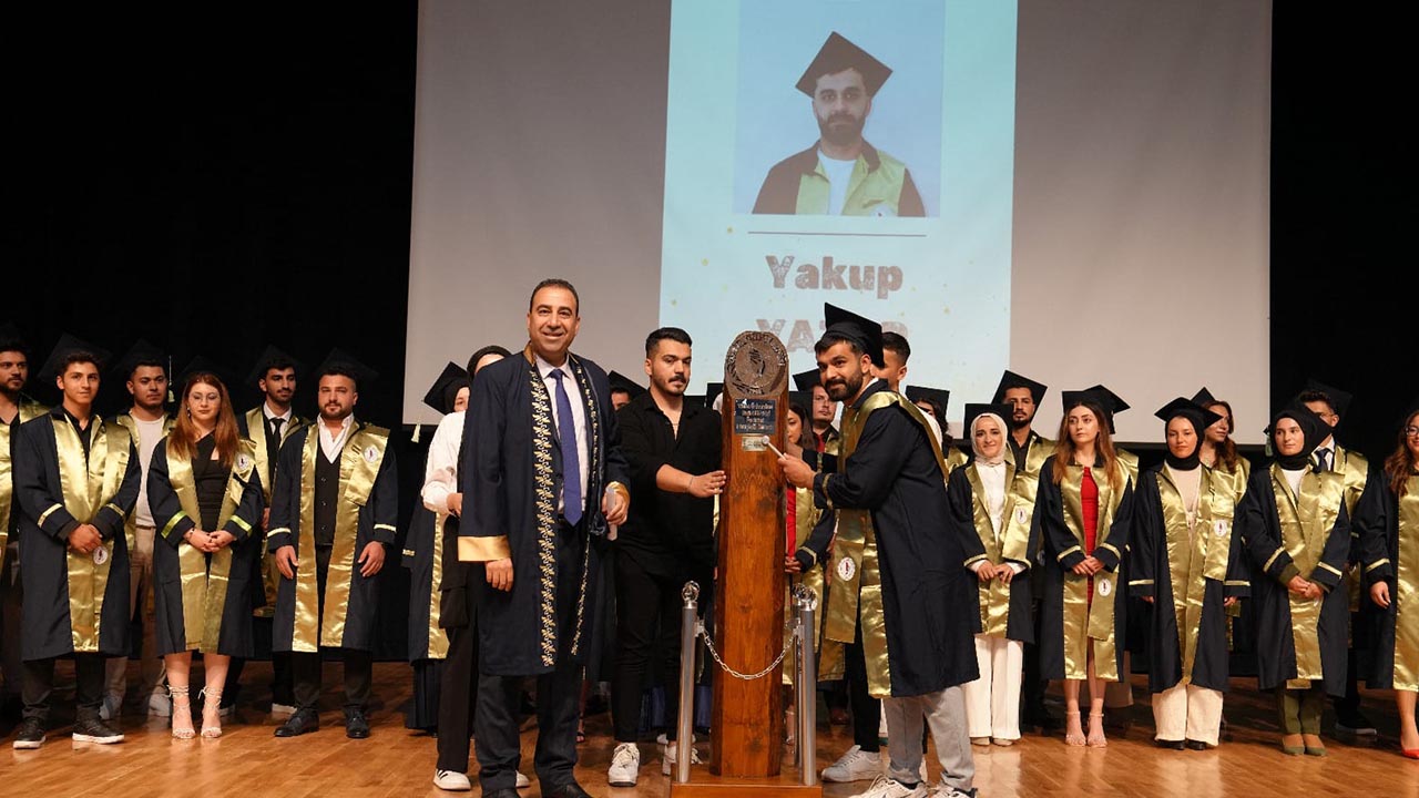 Yalova Universite Hemsire Ilk Mezun Toren (5)