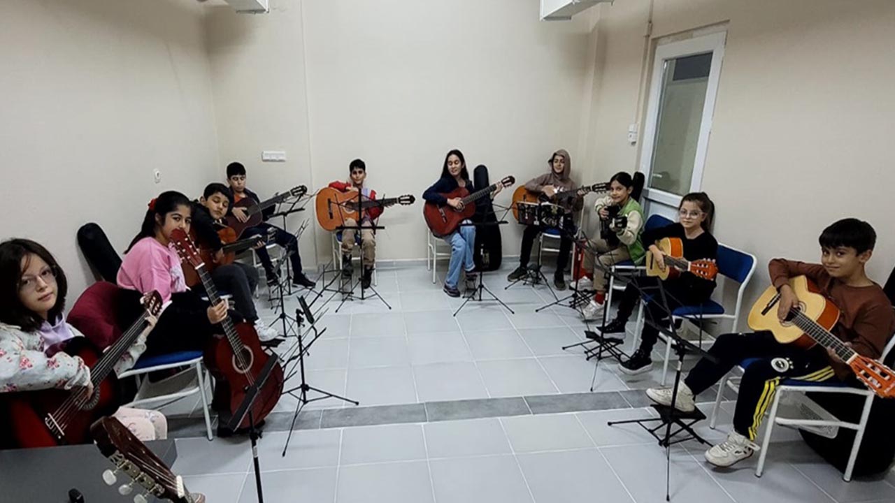 Yalova Belediye Kultur Sosyal Isler Yilsonu Kursiyer Sanat Muzik (6)