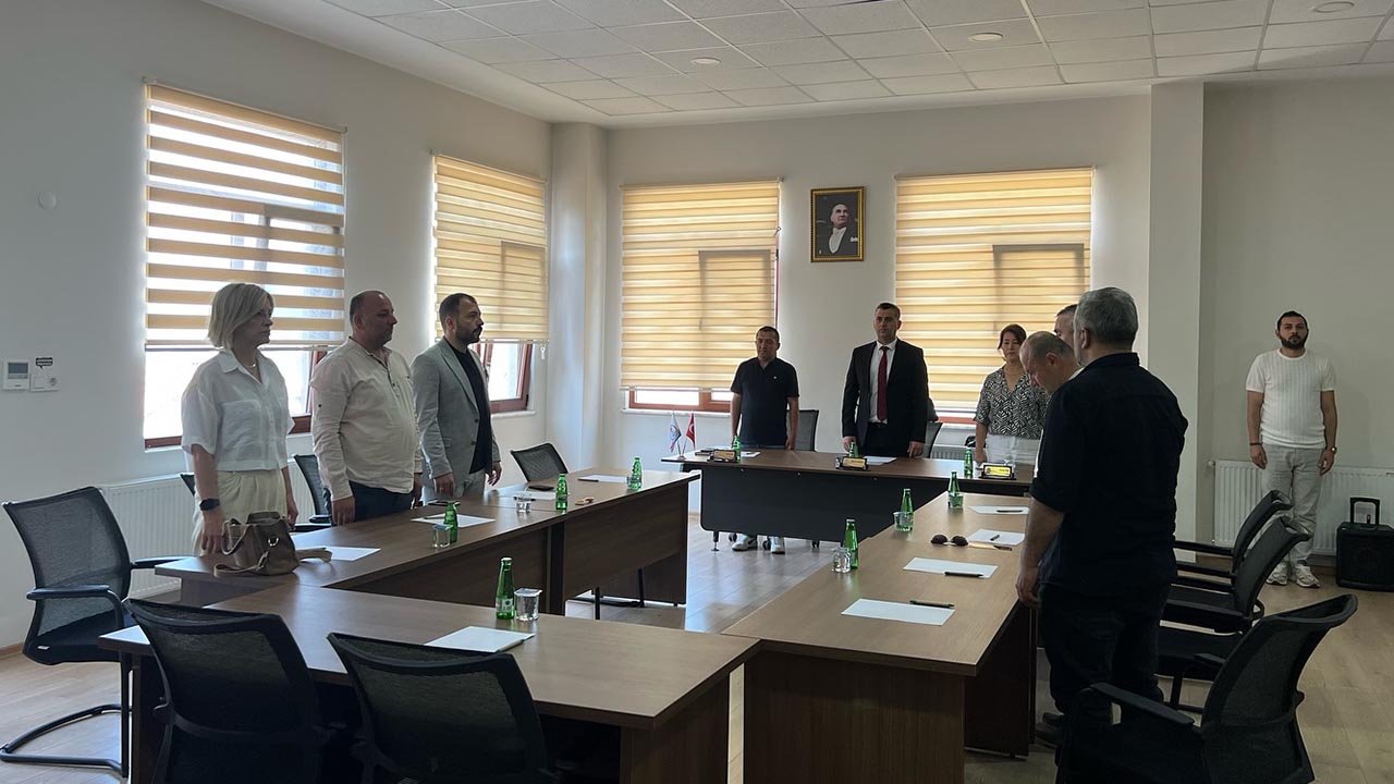 Yalova Kadikoy Belediye Meclis Haziran Ay Toplanti Ak Parti Chp Uye (1)