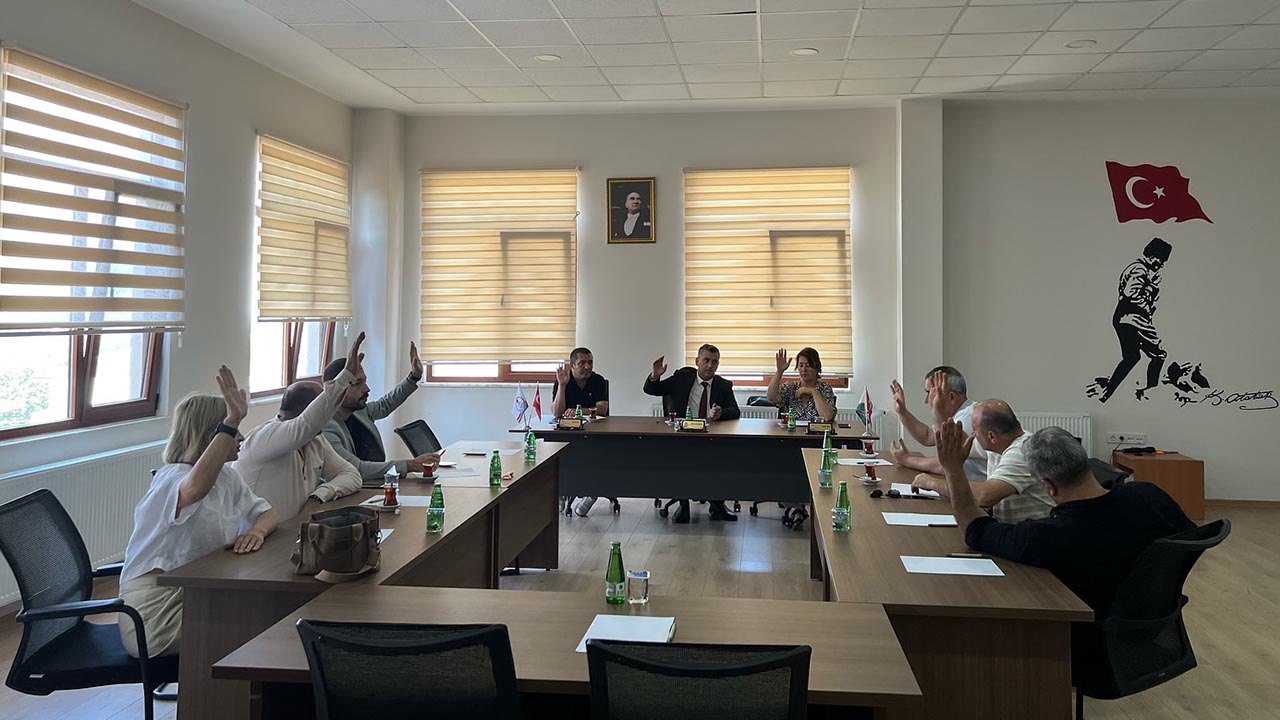 Yalova Kadikoy Belediye Meclis Haziran Ay Toplanti Ak Parti Chp Uye (5)