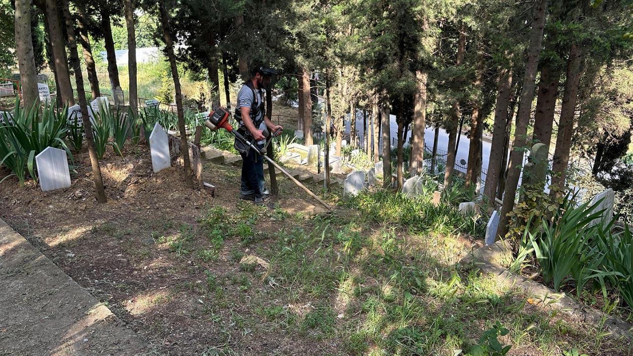 Yalova Kadikoy Belediye Mezarlik Temizlik Kurban Bayram Calisma (1)