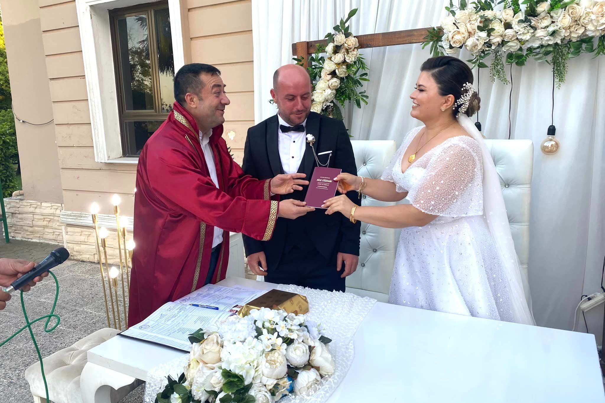 Yalova Subası Belediye Baskan Turan Canbay Nikah Akdi Cift (1) Fotor 202406232237