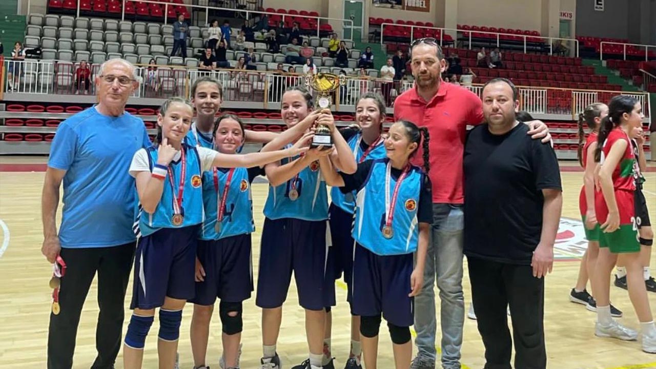 Yalova Basketbol U10 U12 Kupa Sampiyon (3)