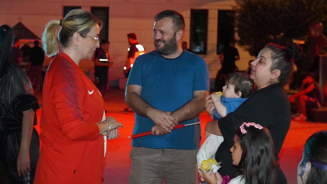 Yalova Altinova Belediye Hizmet Bina Onu Dev Ekran Turkiye Avusturya Mac (4)