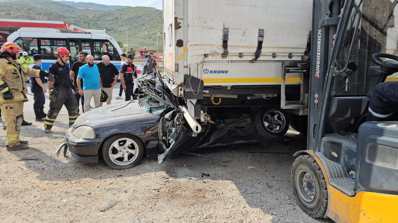 Yalova Bursa Orhangazi Otomobil Tir Kaza Olum Guvenlik Kamera (3)