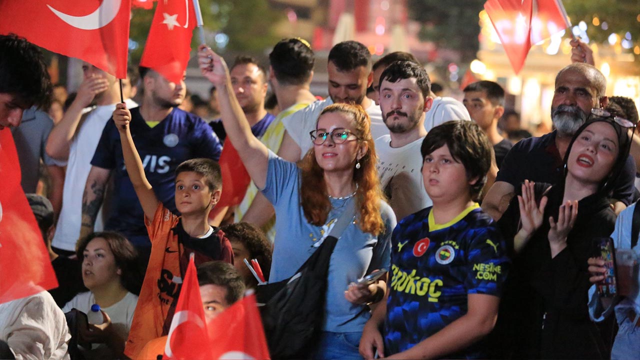 Yalova Turkiye Avusturya A Milli Futbol Takimi Avrupa Sampiyona Mac Sonu Sevinc (5)