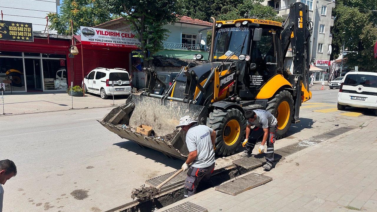 Yalova Altinova Belediye Mazgal Temizligi (1)