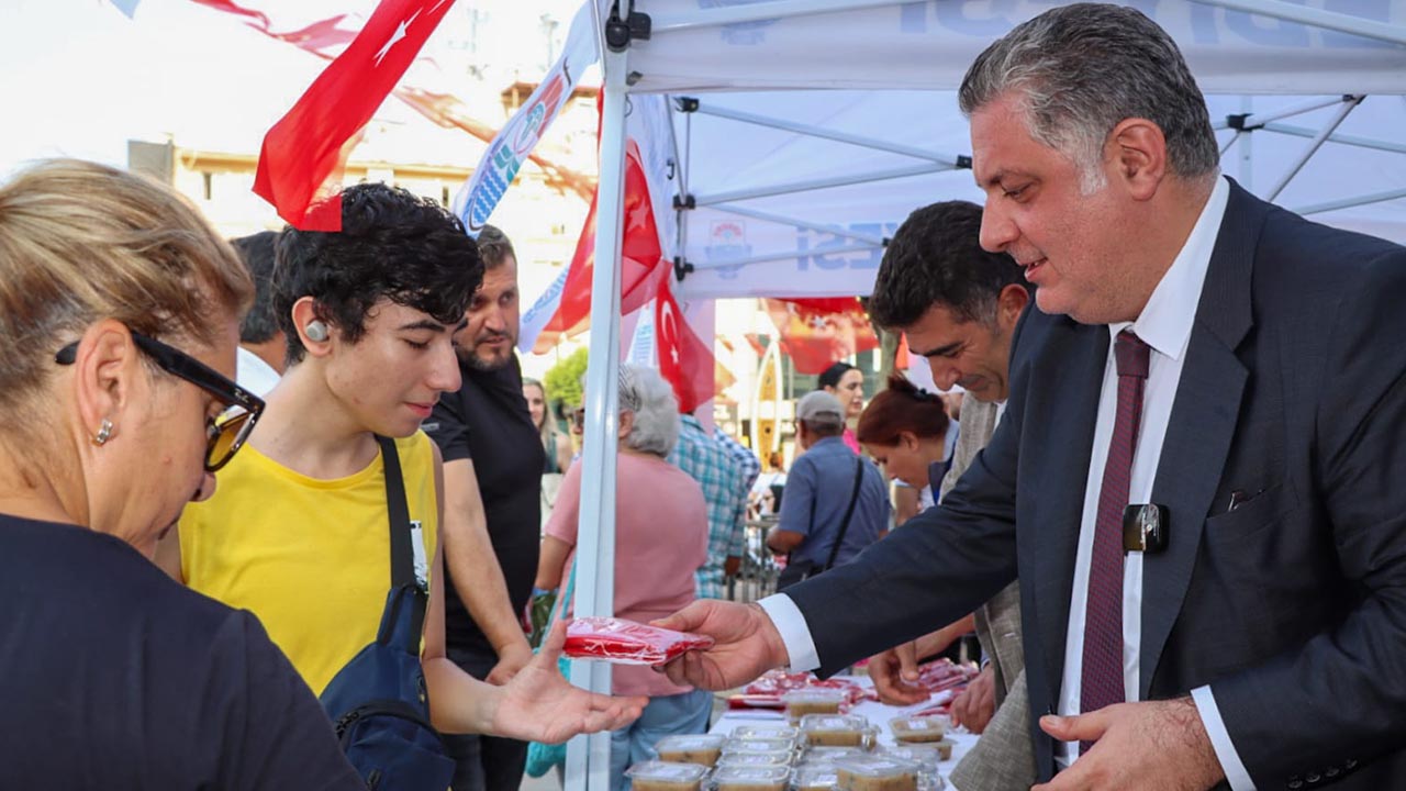 Yalova Belediye Baskan Muharrem Ay Asure Dagitim Merkez Meydan (4)