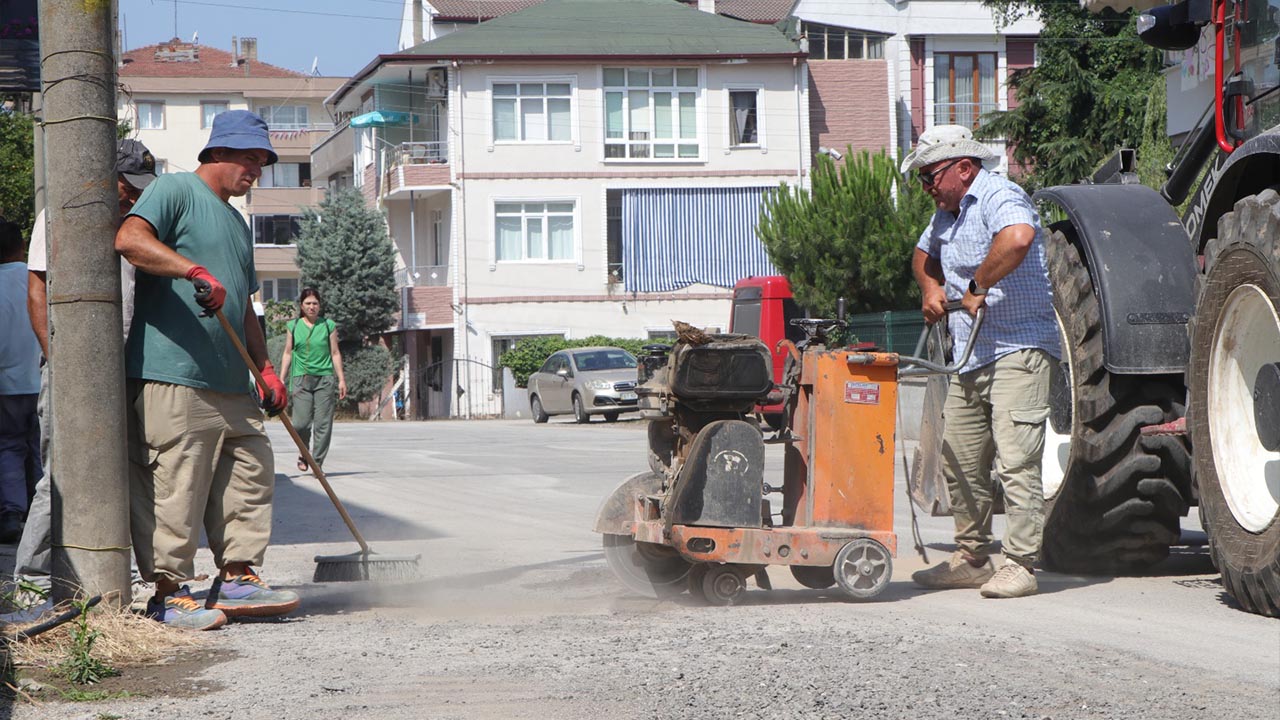 Yalova Ciftlikkoy Ekip Yol Asfalt Yama Calisma Duzeltme (1)