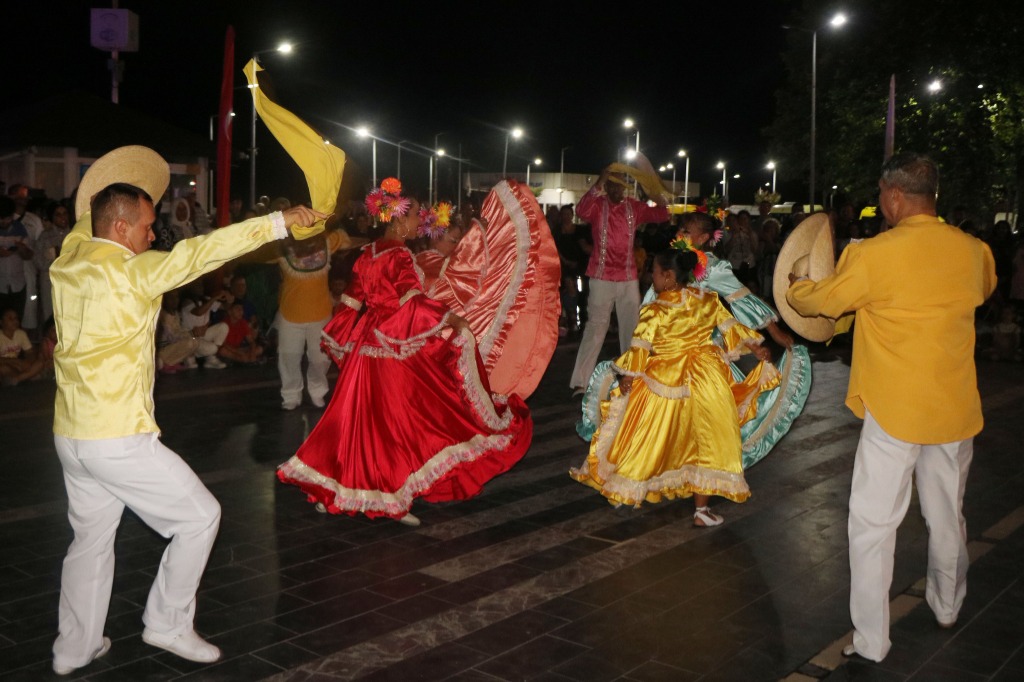 Yalova Cinarcik Halk Danslari Tufag Gece Gosteri (3)