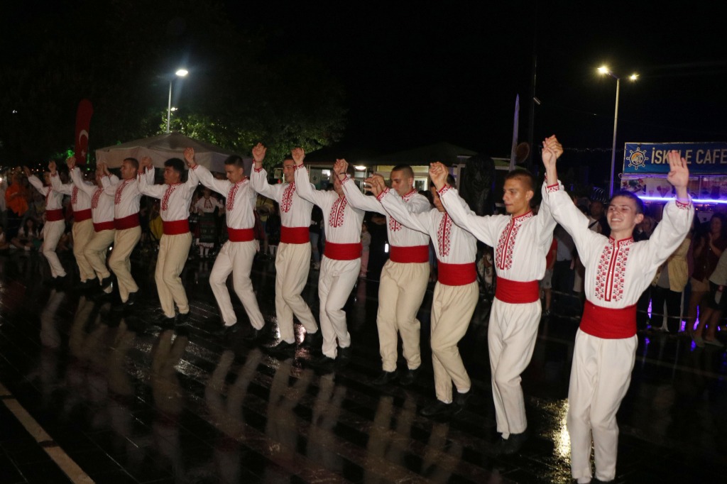 Yalova Cinarcik Halk Danslari Tufag Gece Gosteri (5)