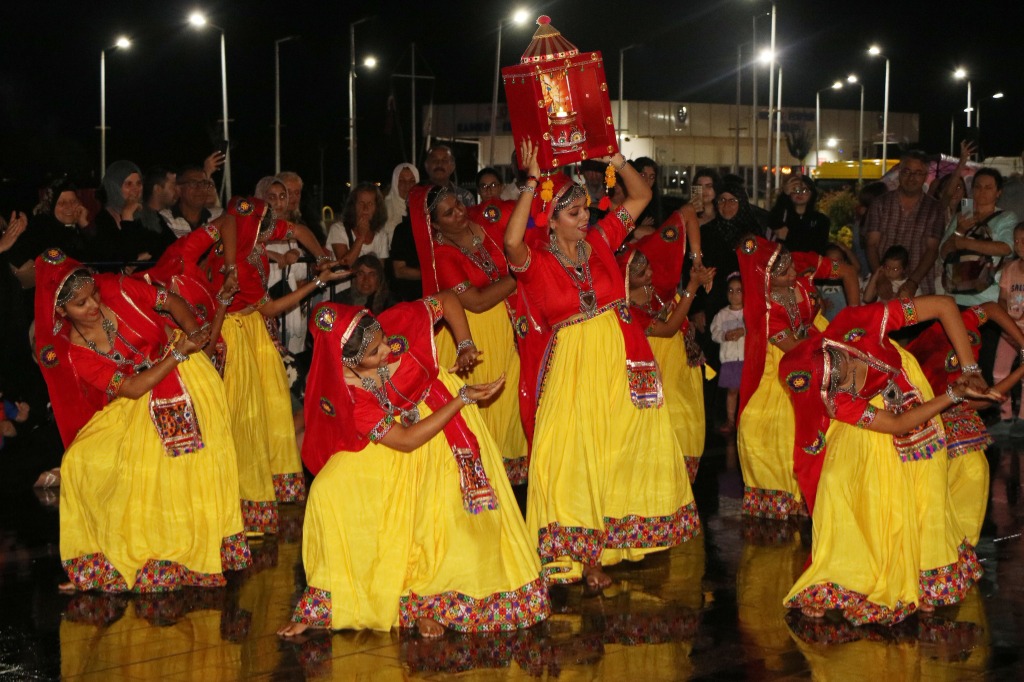 Yalova Cinarcik Halk Danslari Tufag Gece Gosteri (7)