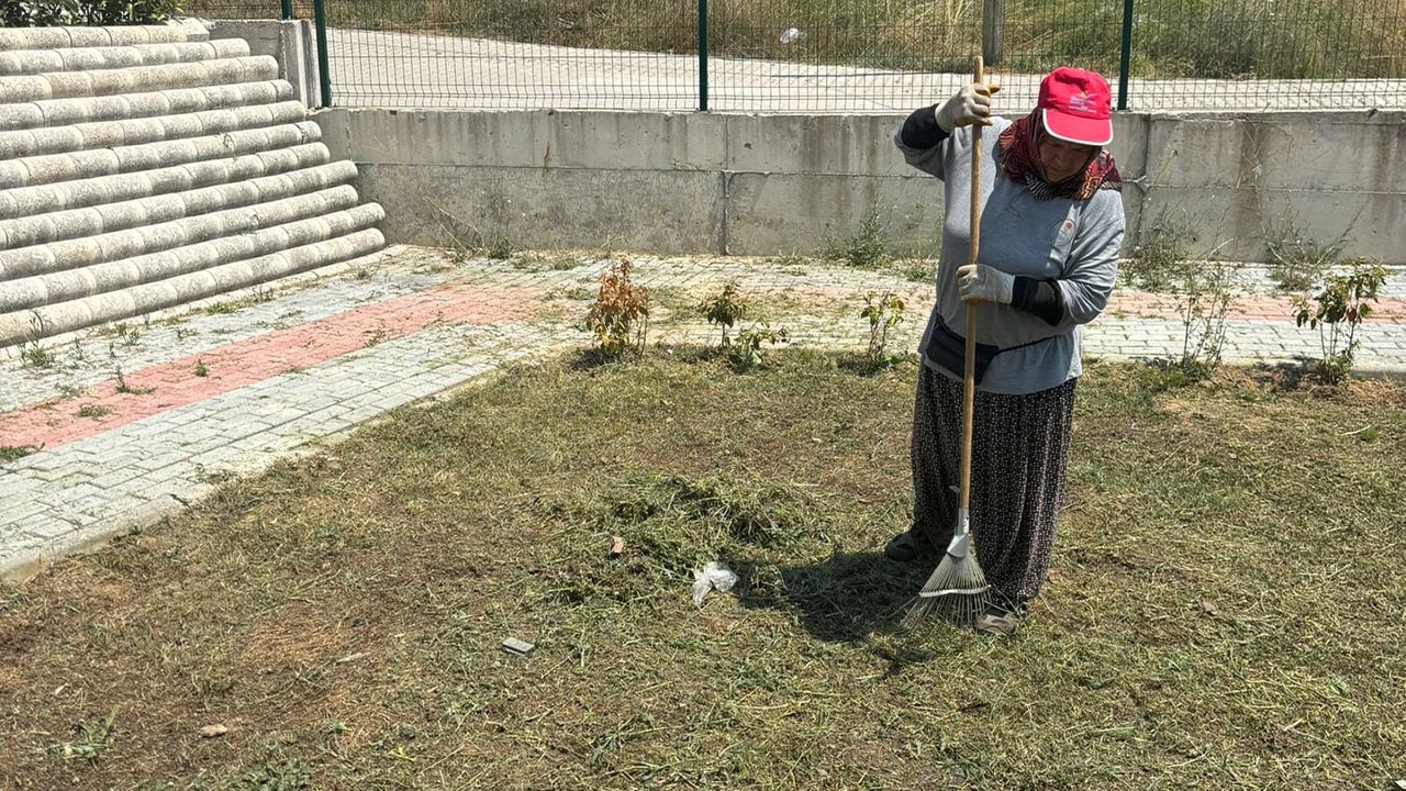 Yalova Kadikoy Belediyesi Calisma Lavra Ilaclama Parke Tas Tamirat (5)