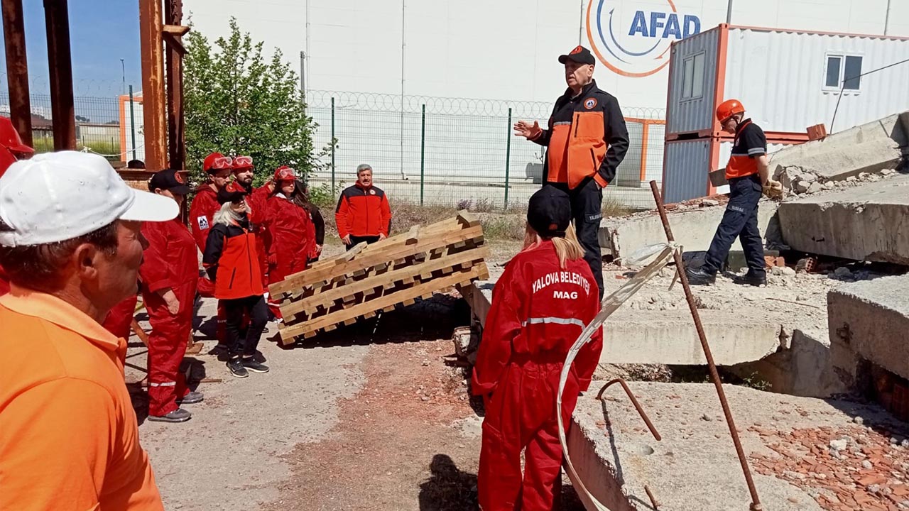 Yalova Mahalle Afet Dernek Gonullu Baskan Toplanma Alani (3)