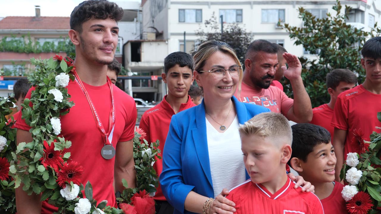 Yalova Altinova Belediye Baskan Edirne Kirkpinar Guresci Karsilama (3)