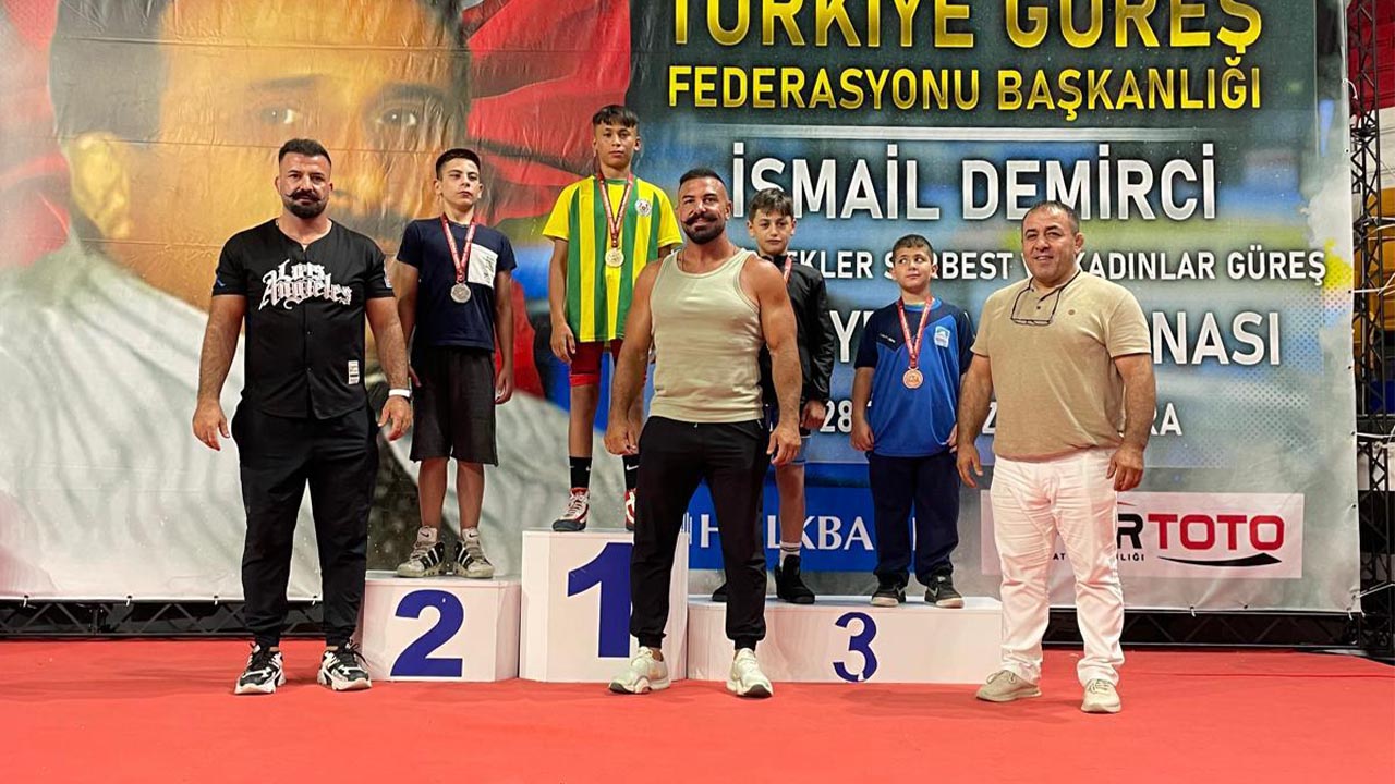 Yalova Altinova Belediyespor Guresci U11 Turkiye Sampiyon Kategori (1)