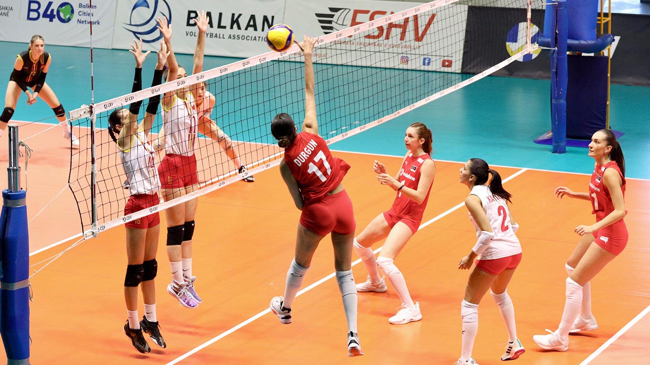 Yalova Voleybol Eylul Durgun Karadag Mac Galibiyet (1)