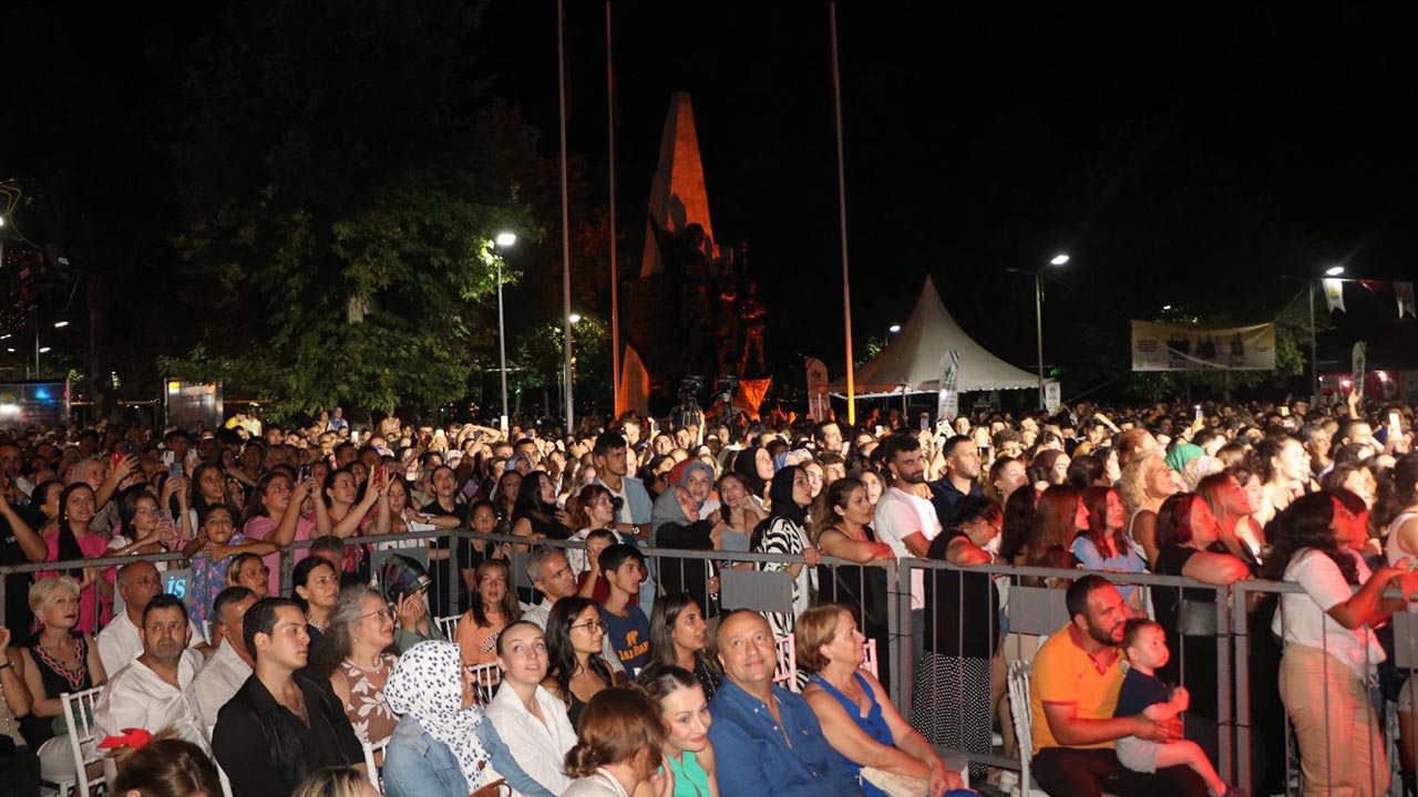 Yalova Çınarcık Altın Çınar Festival Melek Mosso (4)