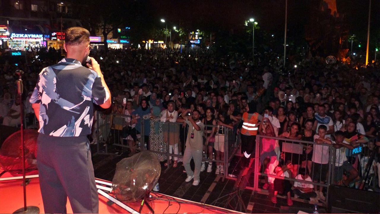 Yalova Cinarcik Altin Cinar Festival Son Eglence Muzik (7)