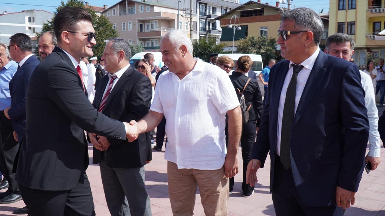 Yalova Altinova Belediye Baskan Kaymakam Asker 30 Agustos Zafer Bayram Program (7)