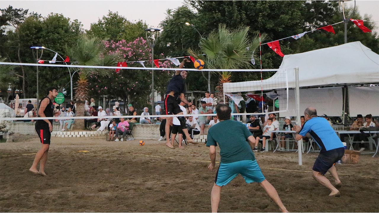 Yalova Ciftlikkoy Belediye Kultur Isleri Plaj Voleybol Turnuva Mokamp Sahil (1)