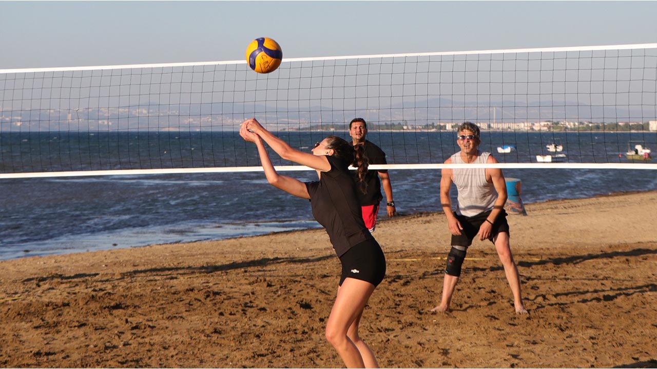 Yalova Ciftlikkoy Belediye Kultur Isleri Plaj Voleybol Turnuva Mokamp Sahil (3)